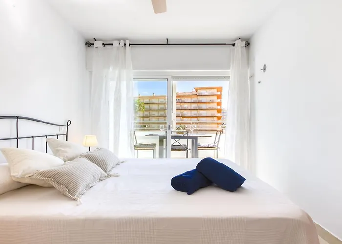 Center-26 By Interhome * Roses